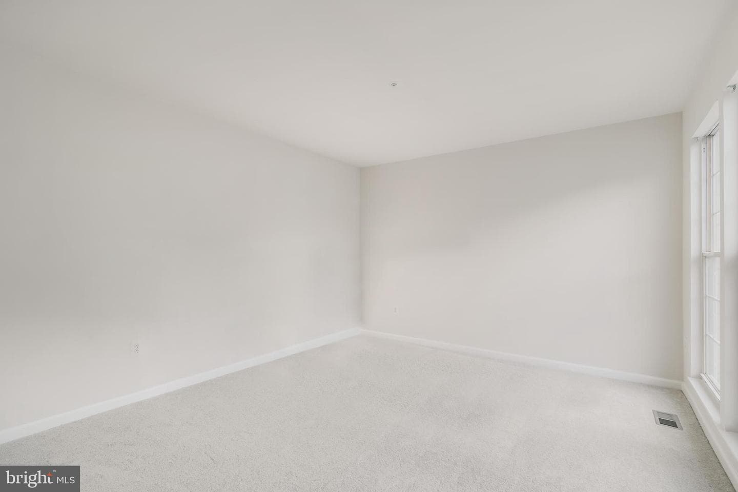 936 Millponds Court photo 35