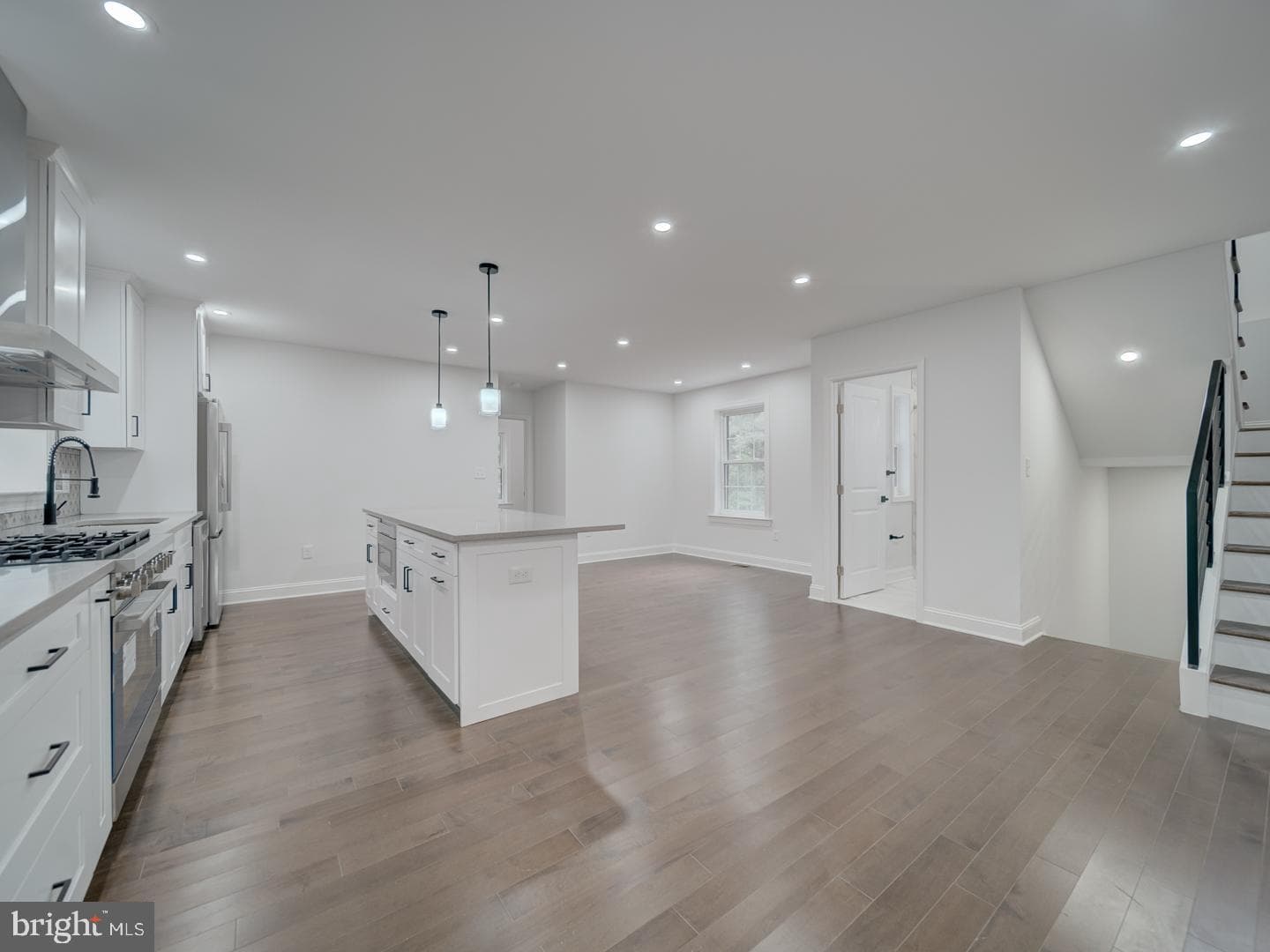3912 Livingston Street photo 15