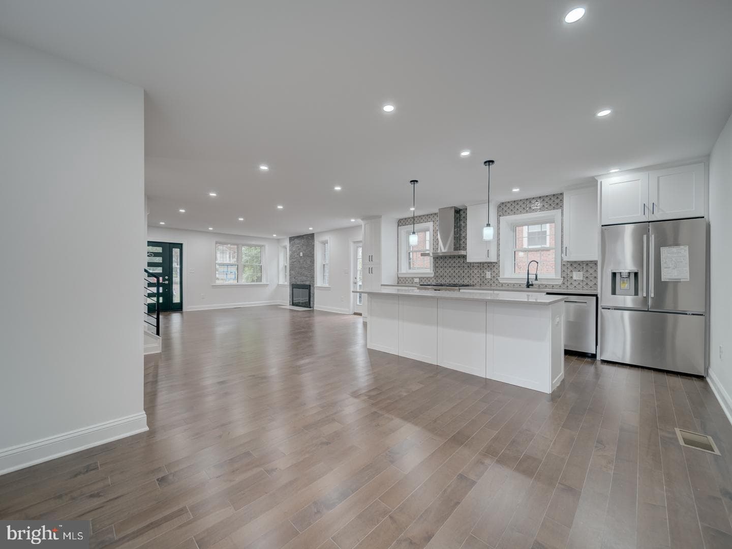 3912 Livingston Street photo 18