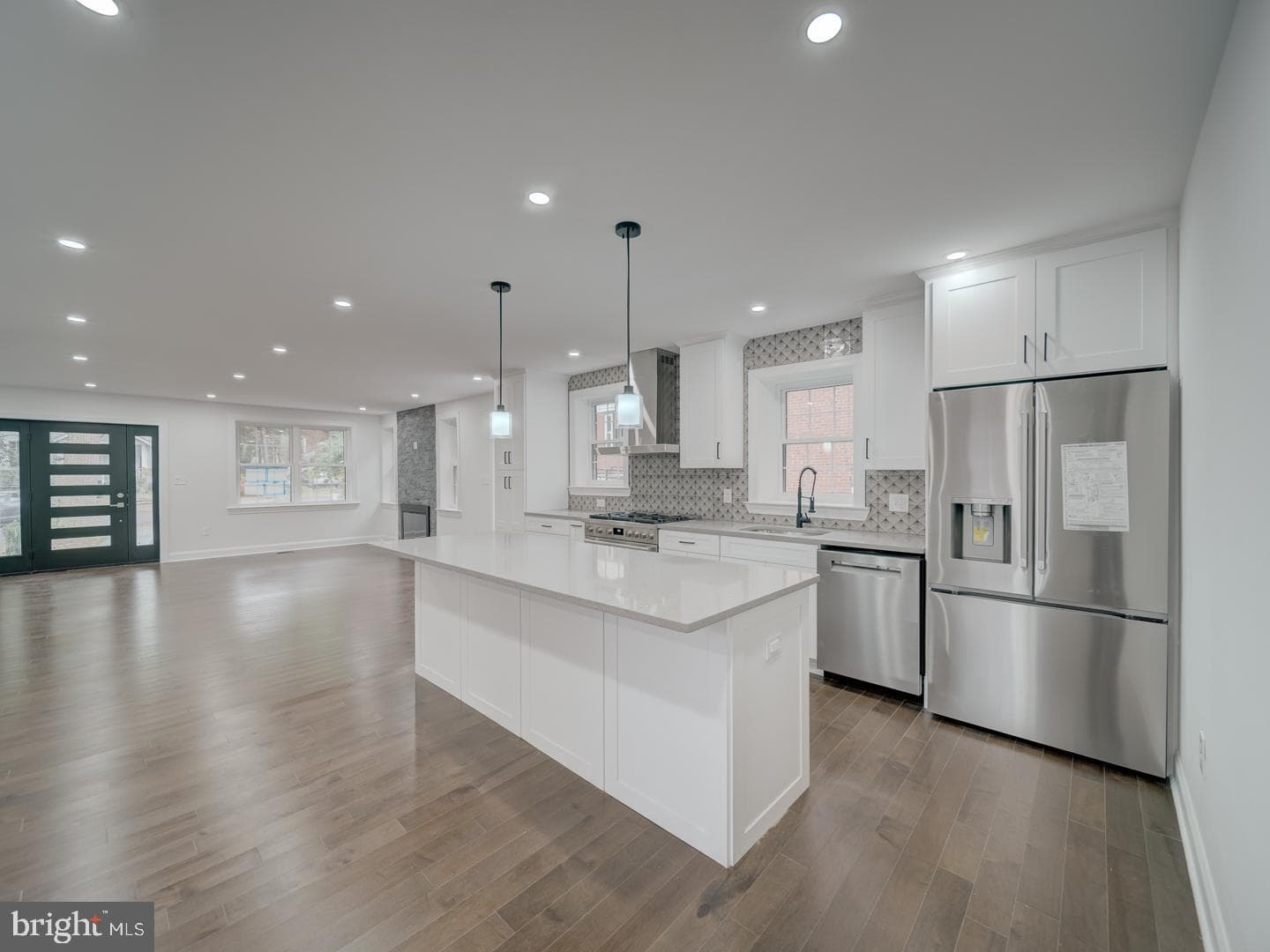 3912 Livingston Street photo 22