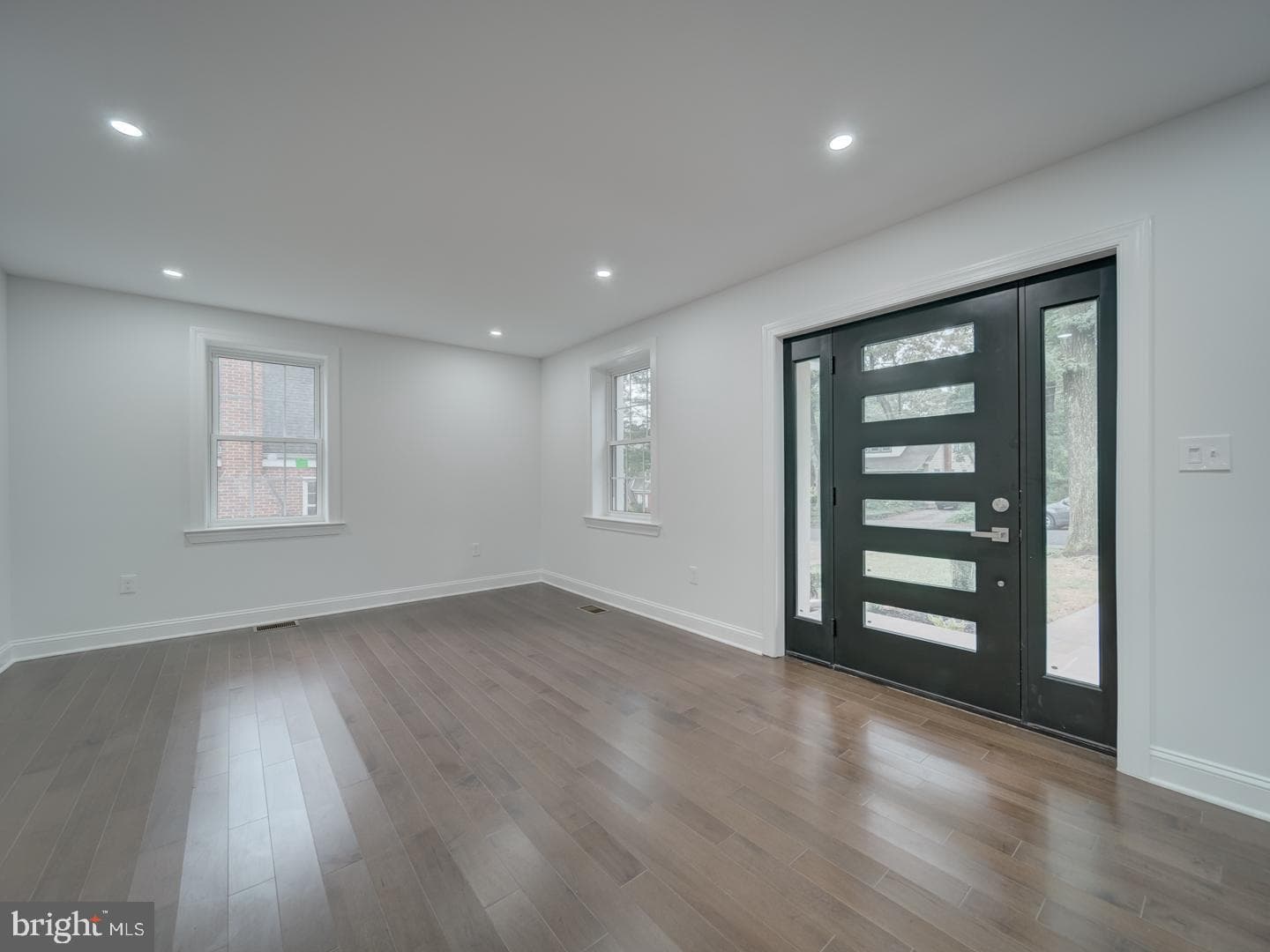 3912 Livingston Street photo 5