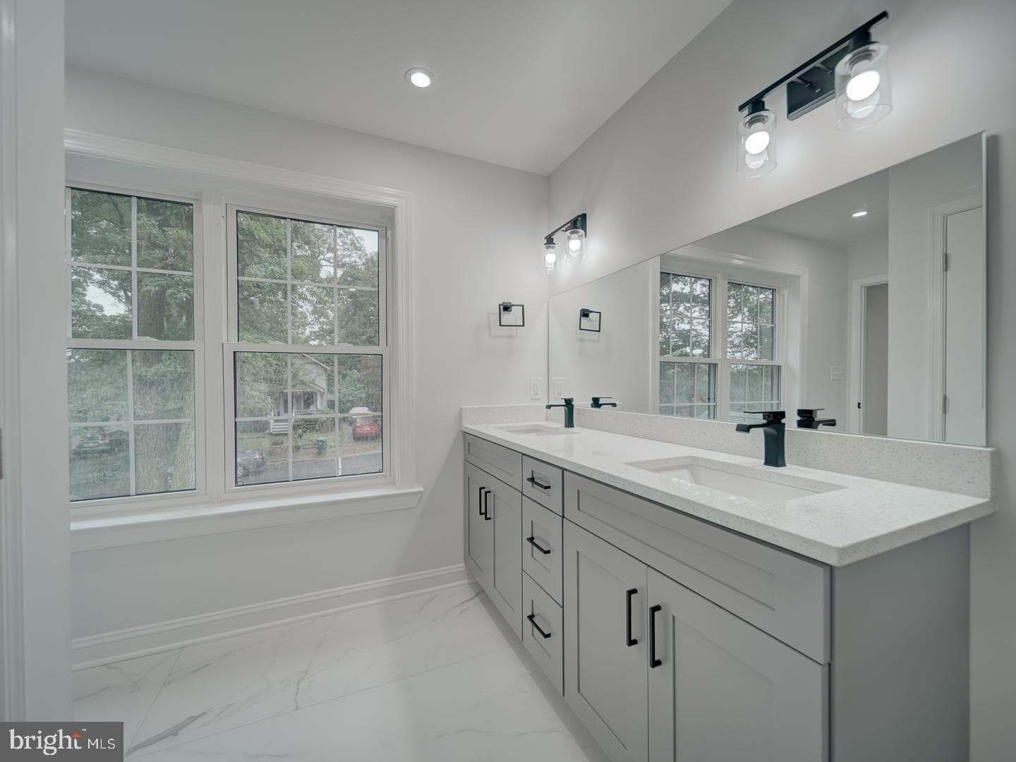 3912 Livingston Street photo 54
