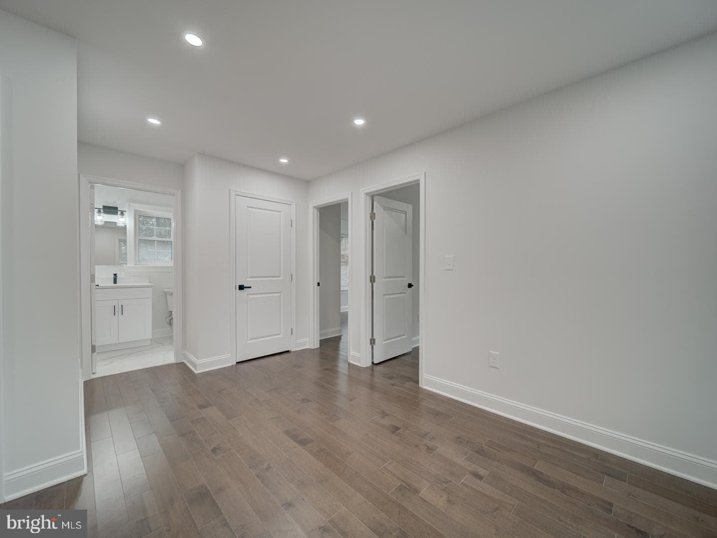 3912 Livingston Street photo 60