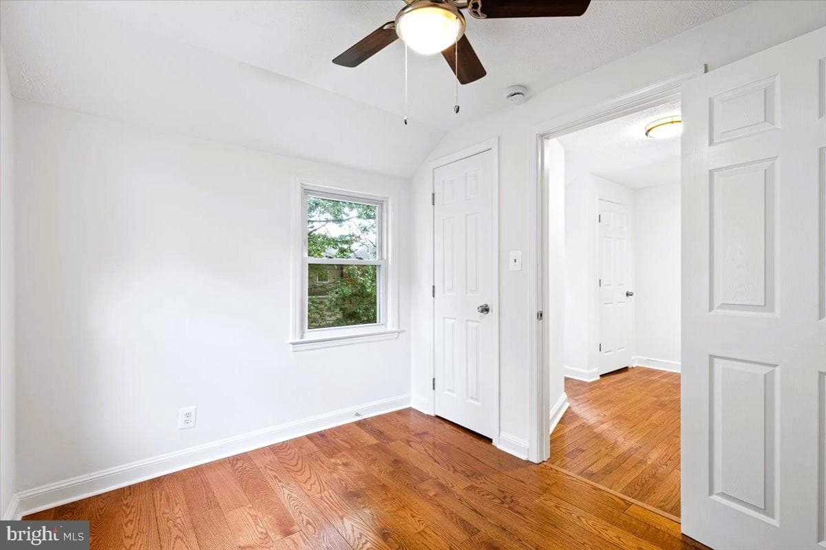 5901 Euclid photo 27