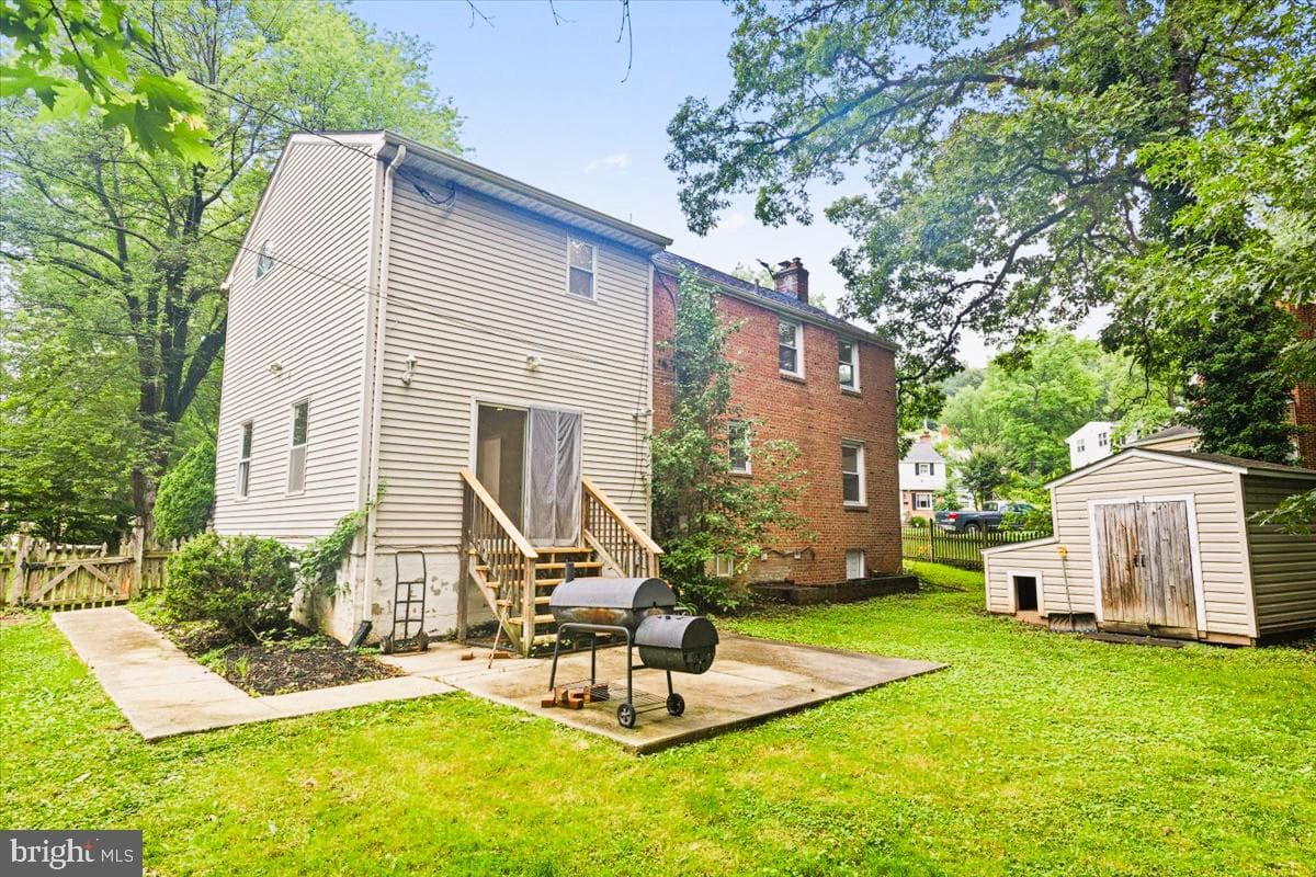 5901 Euclid photo 32