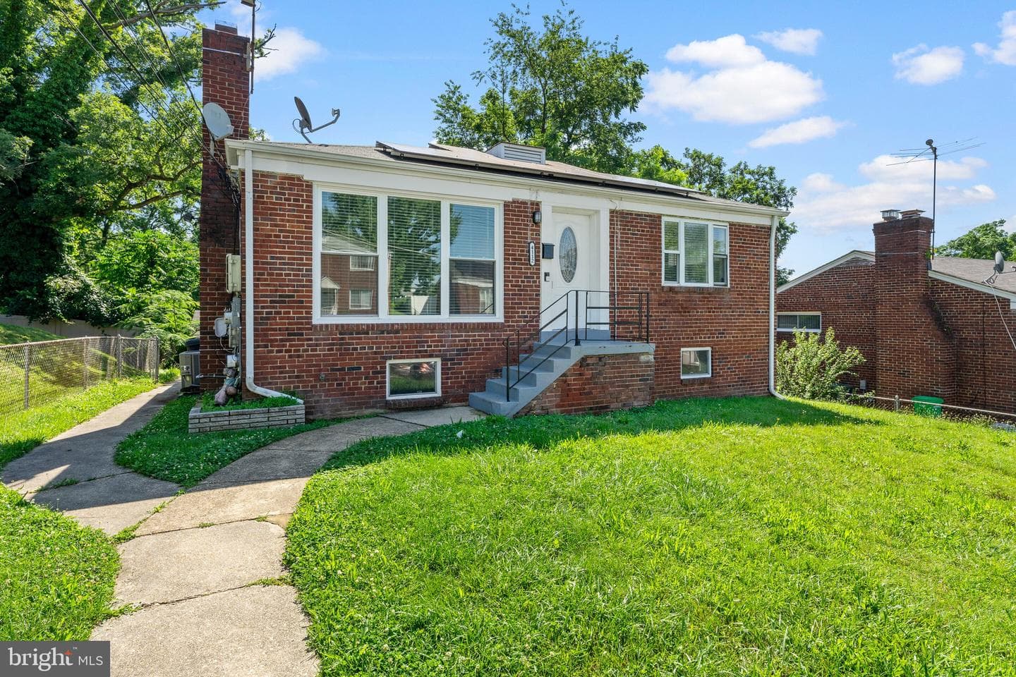 4112 Ellis Street photo 2