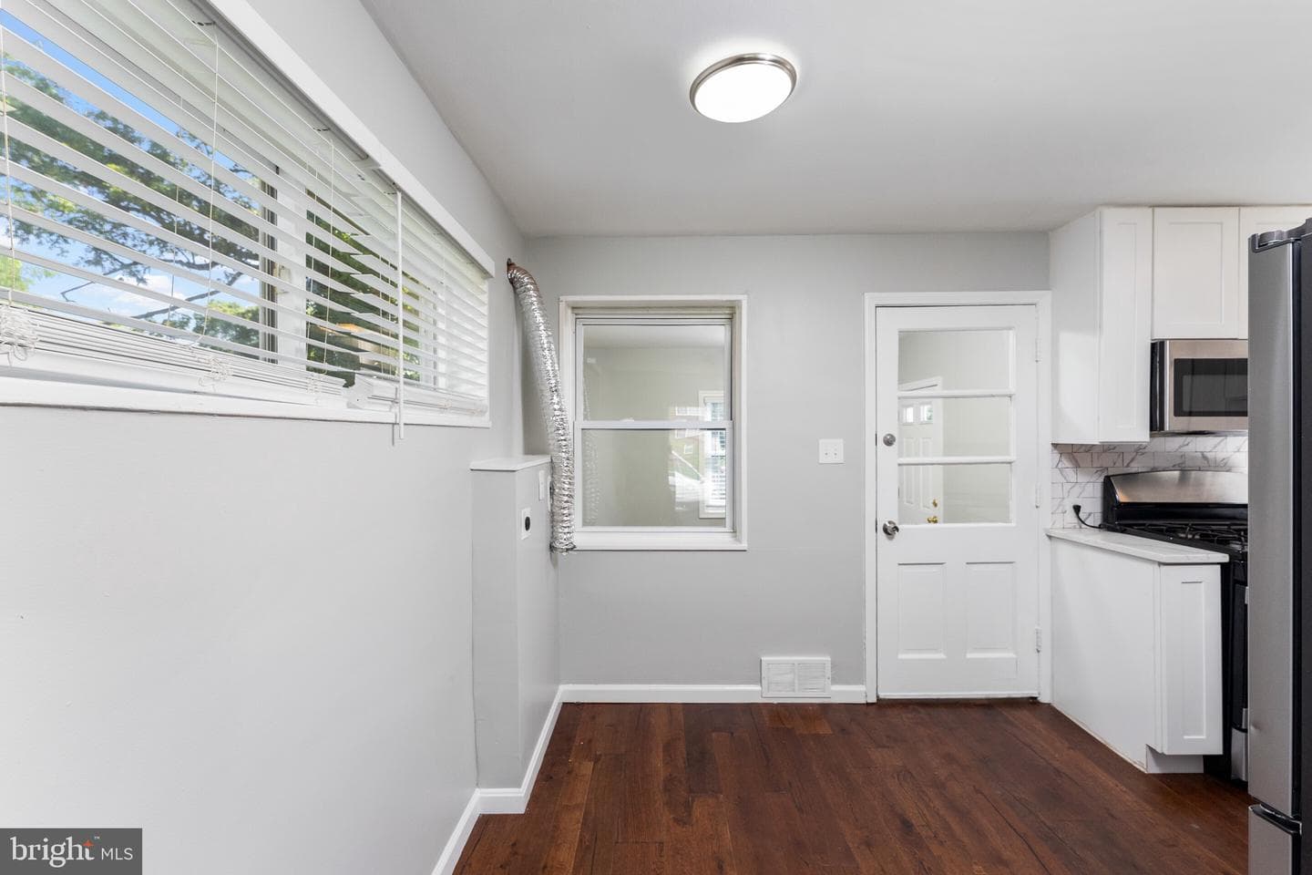 4112 Ellis Street photo 5