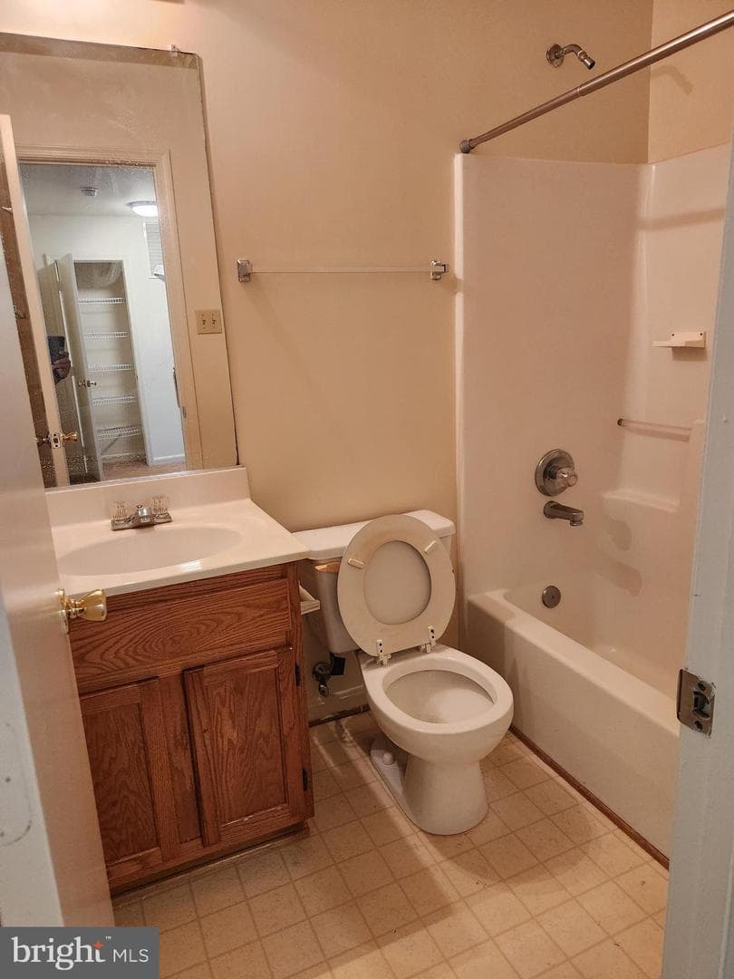 938 Newington Court photo 20