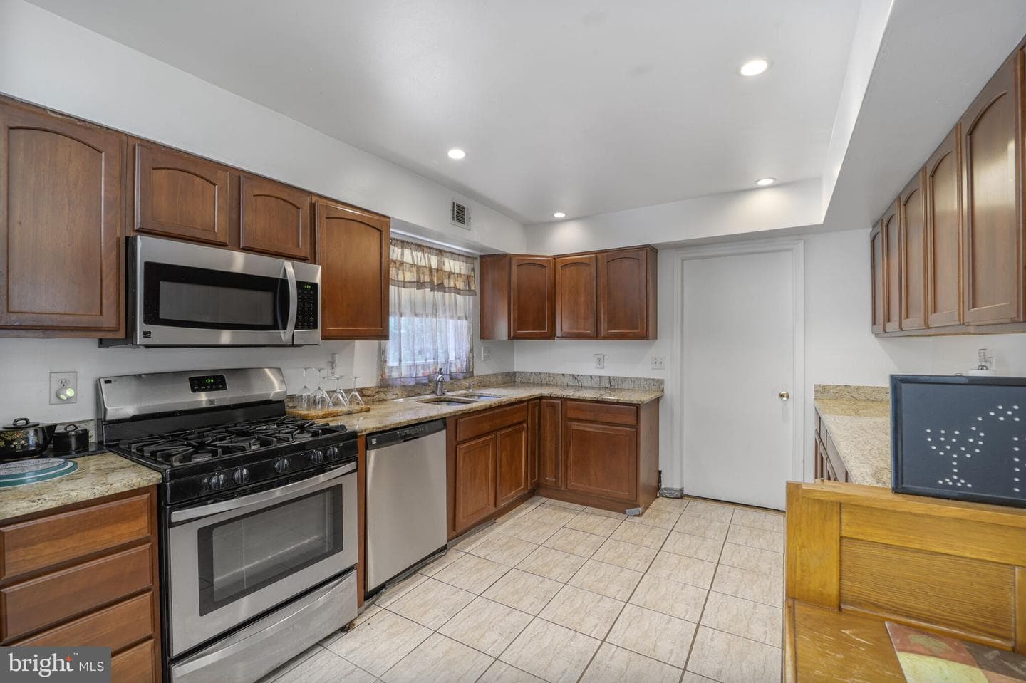 3101 Twin Court photo 9