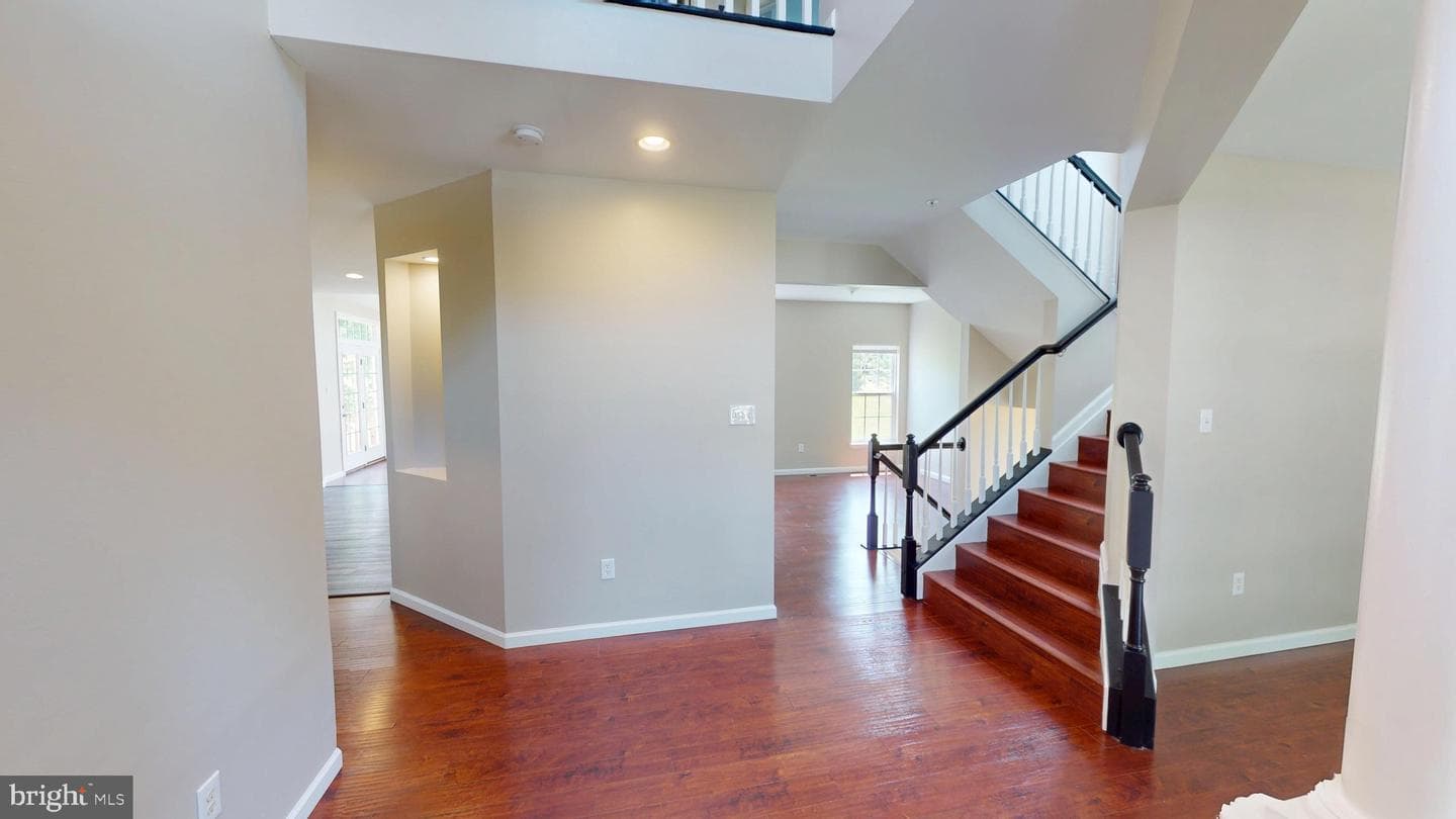 8117 Grayden Lane photo 3