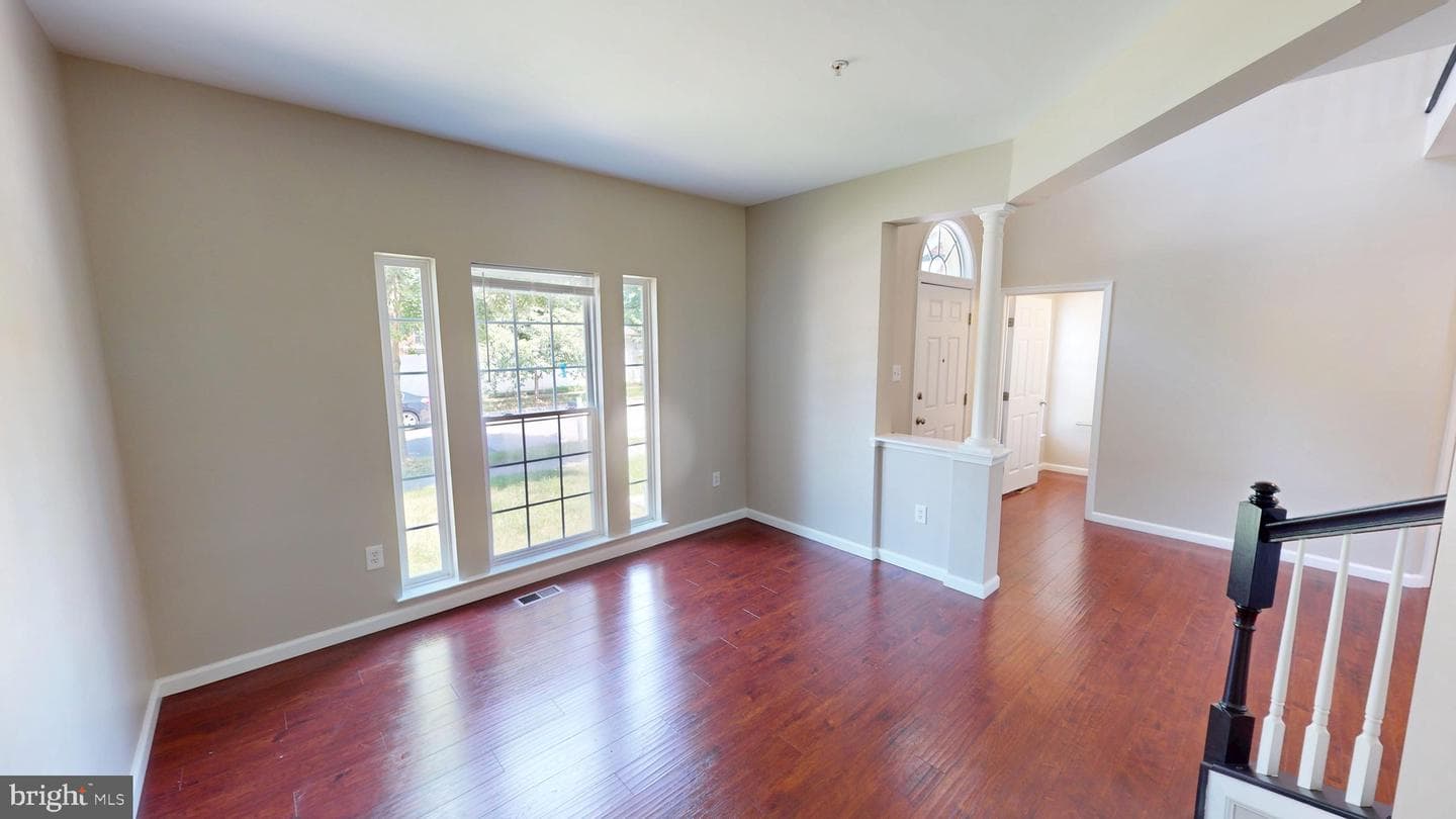 8117 Grayden Lane photo 9