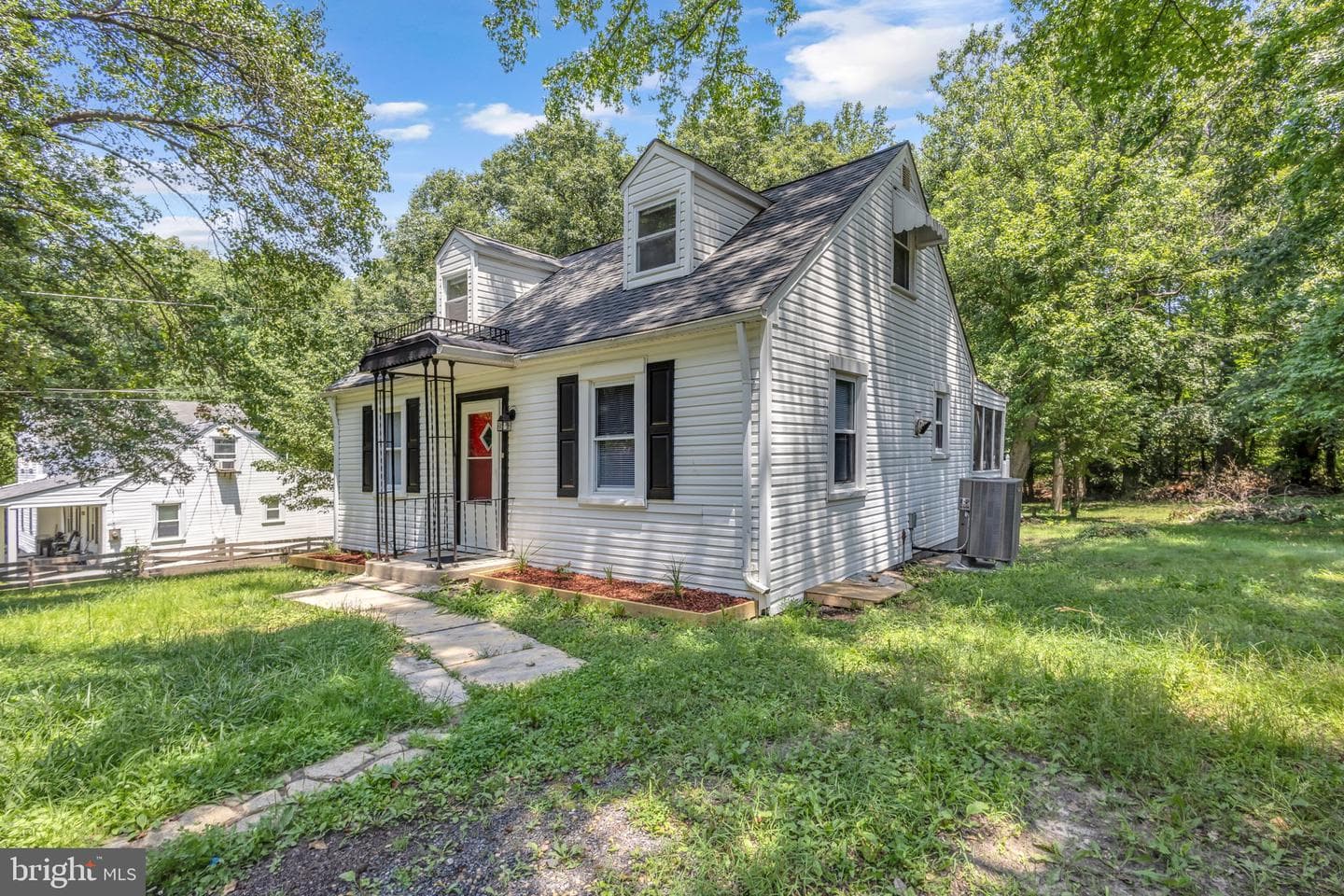 5504 Edgewood Drive photo 2