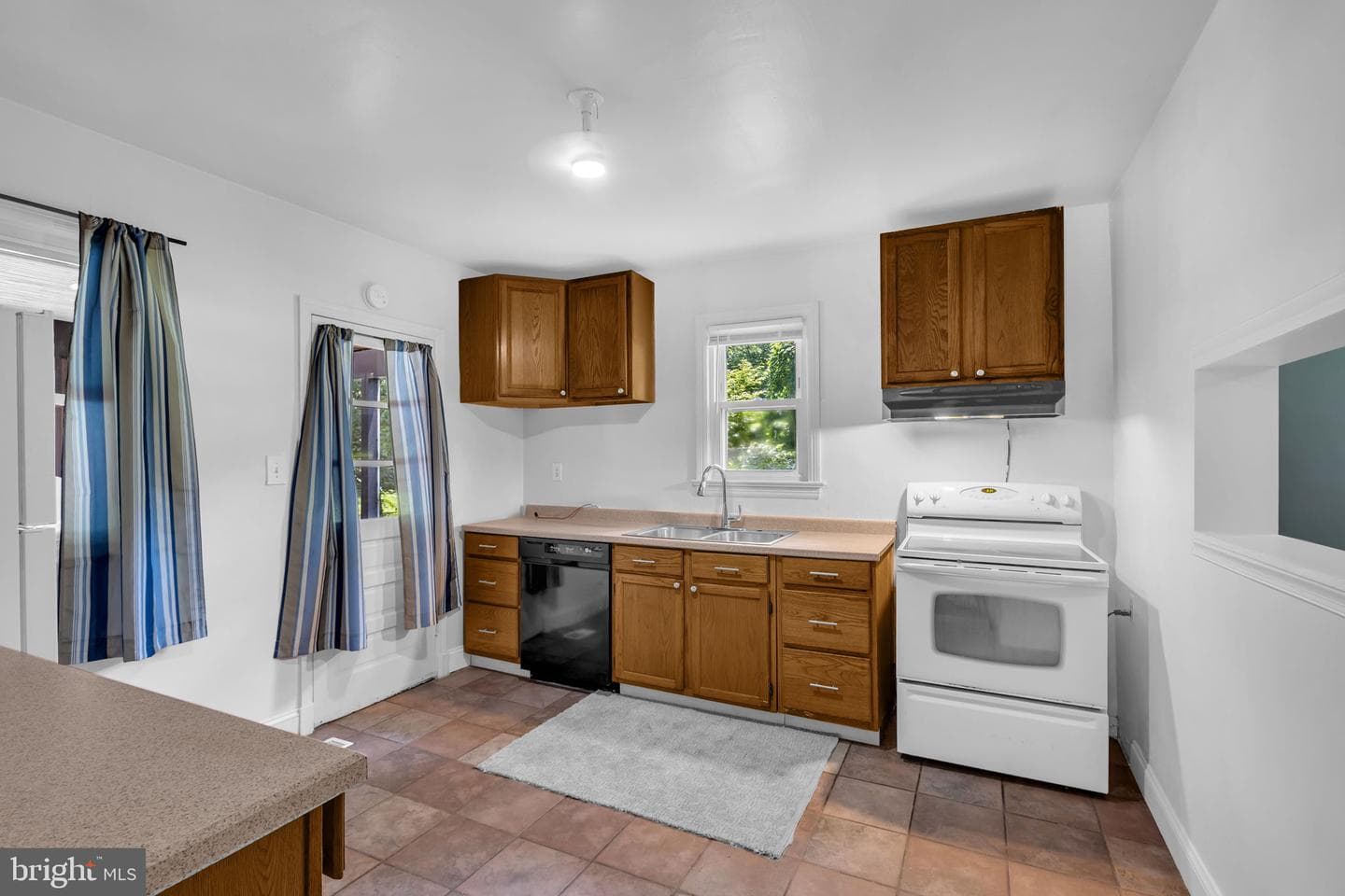 5504 Edgewood Drive photo 6