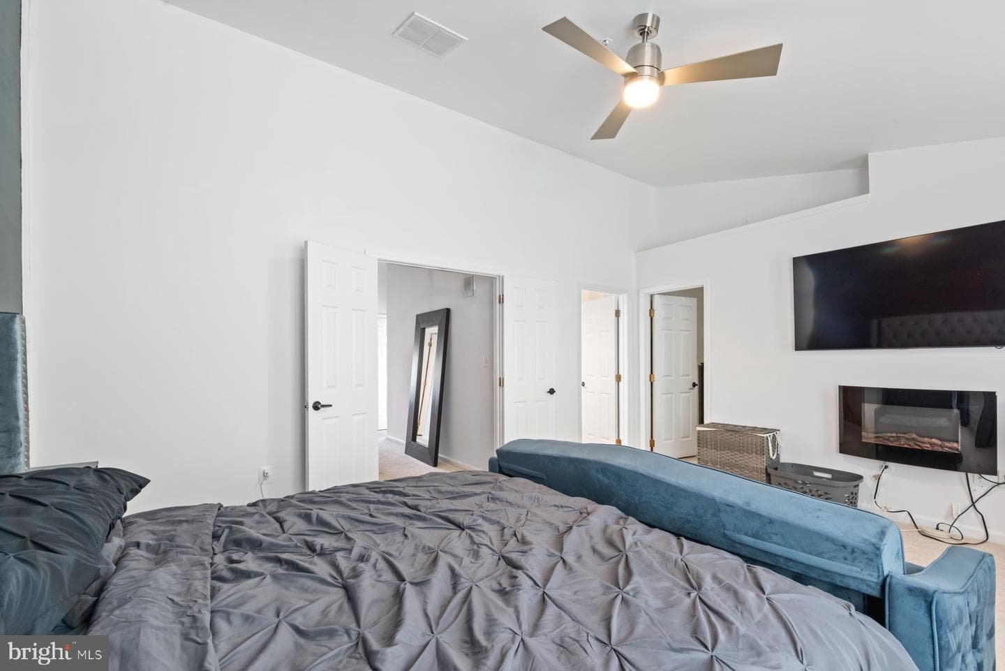 2033 Woodshade Court photo 15