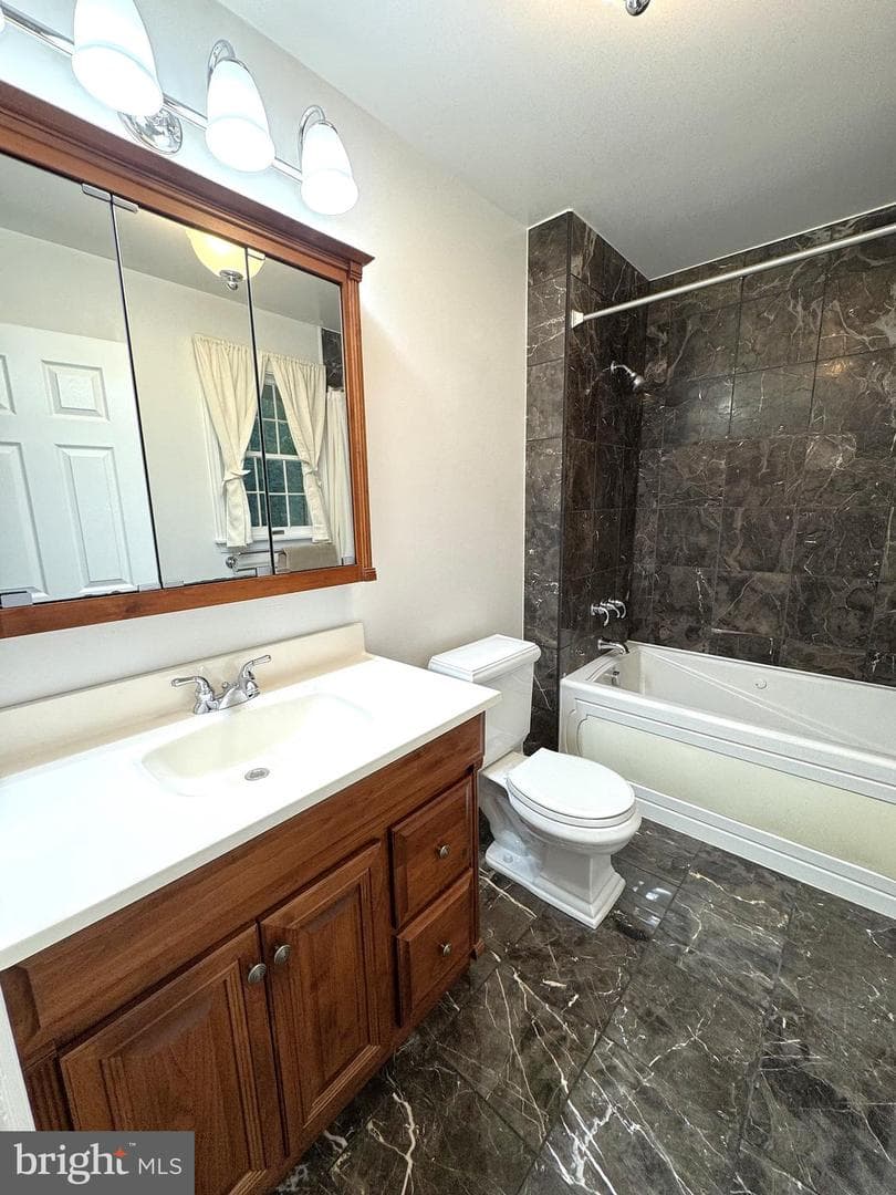16611 Summers Lane photo 18