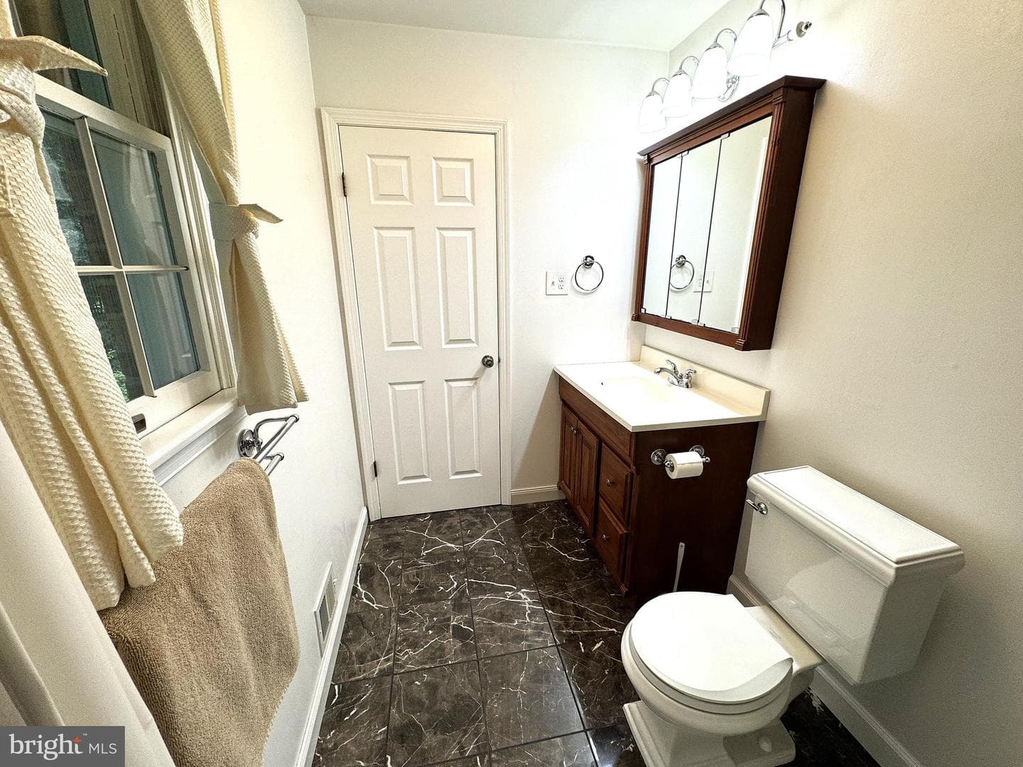 16611 Summers Lane photo 19