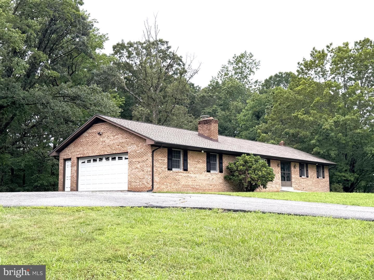16611 Summers Lane photo 2