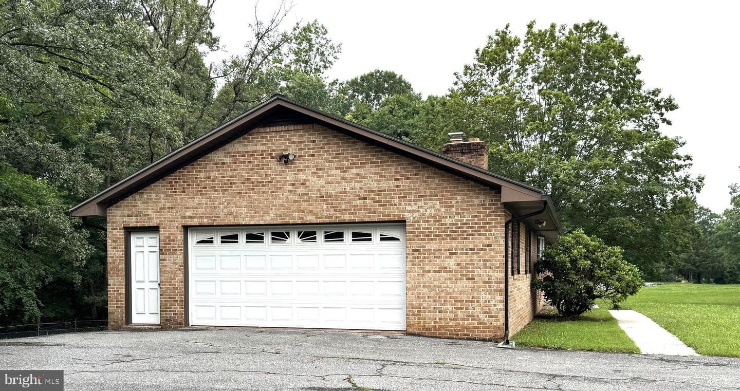 16611 Summers Lane photo 6
