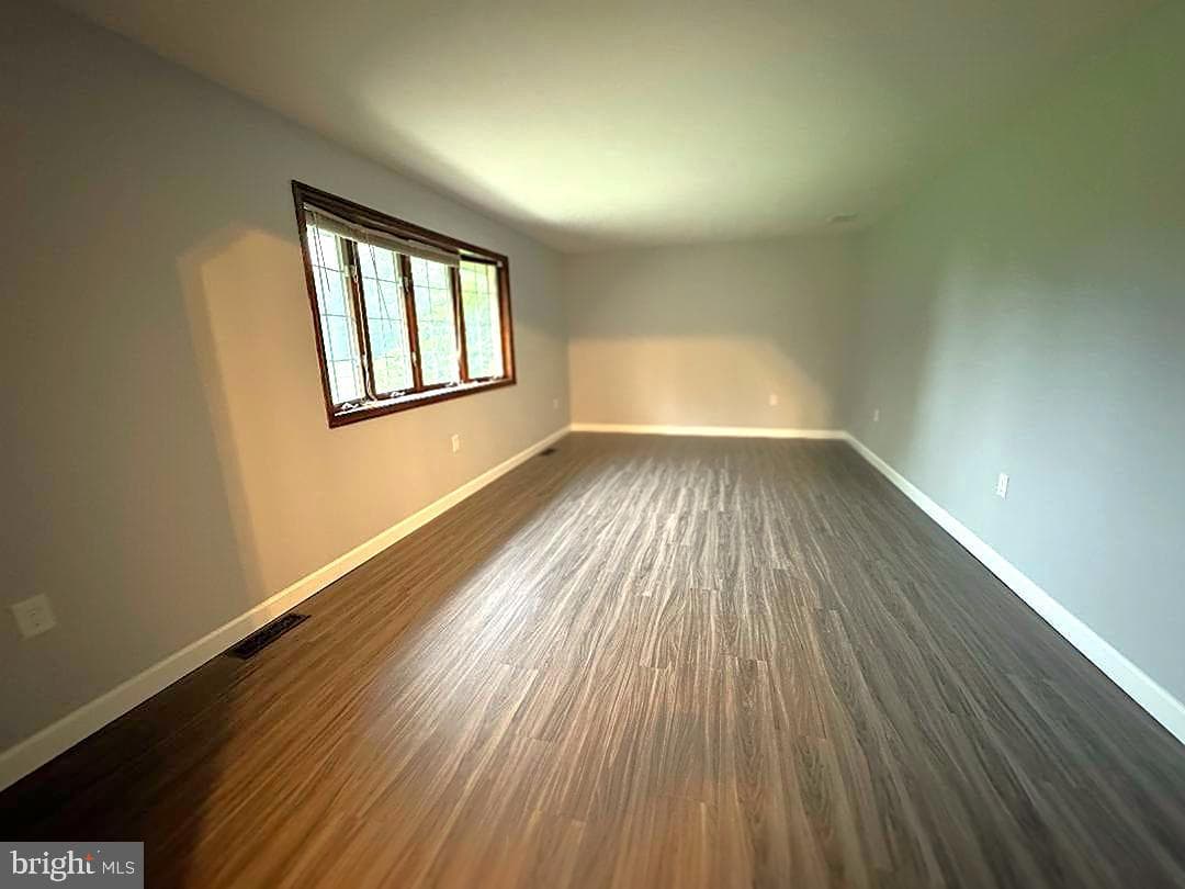 16611 Summers Lane photo 9
