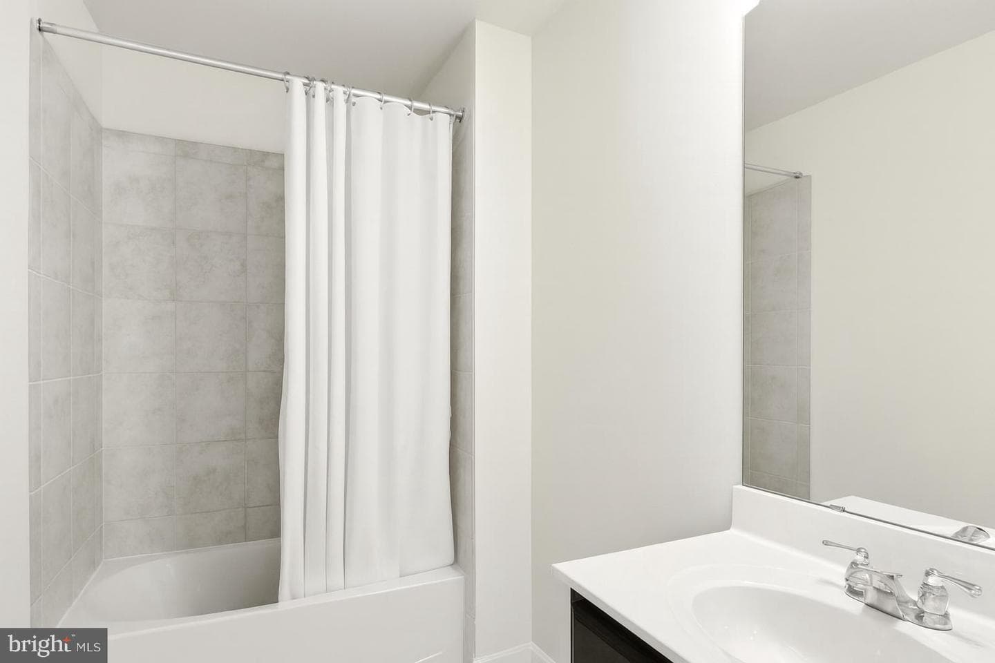 9303 Geaton Park photo 37