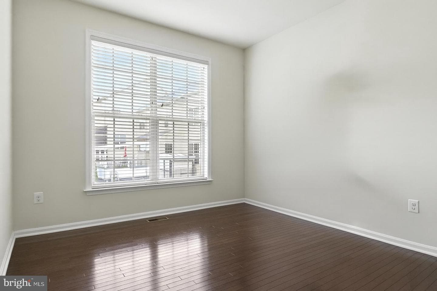 9303 Geaton Park photo 5