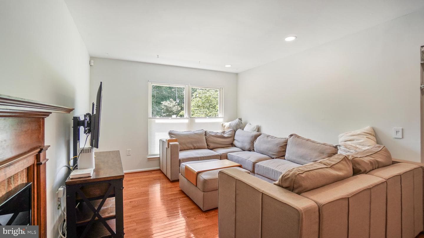 10114 Snowden Road photo 3