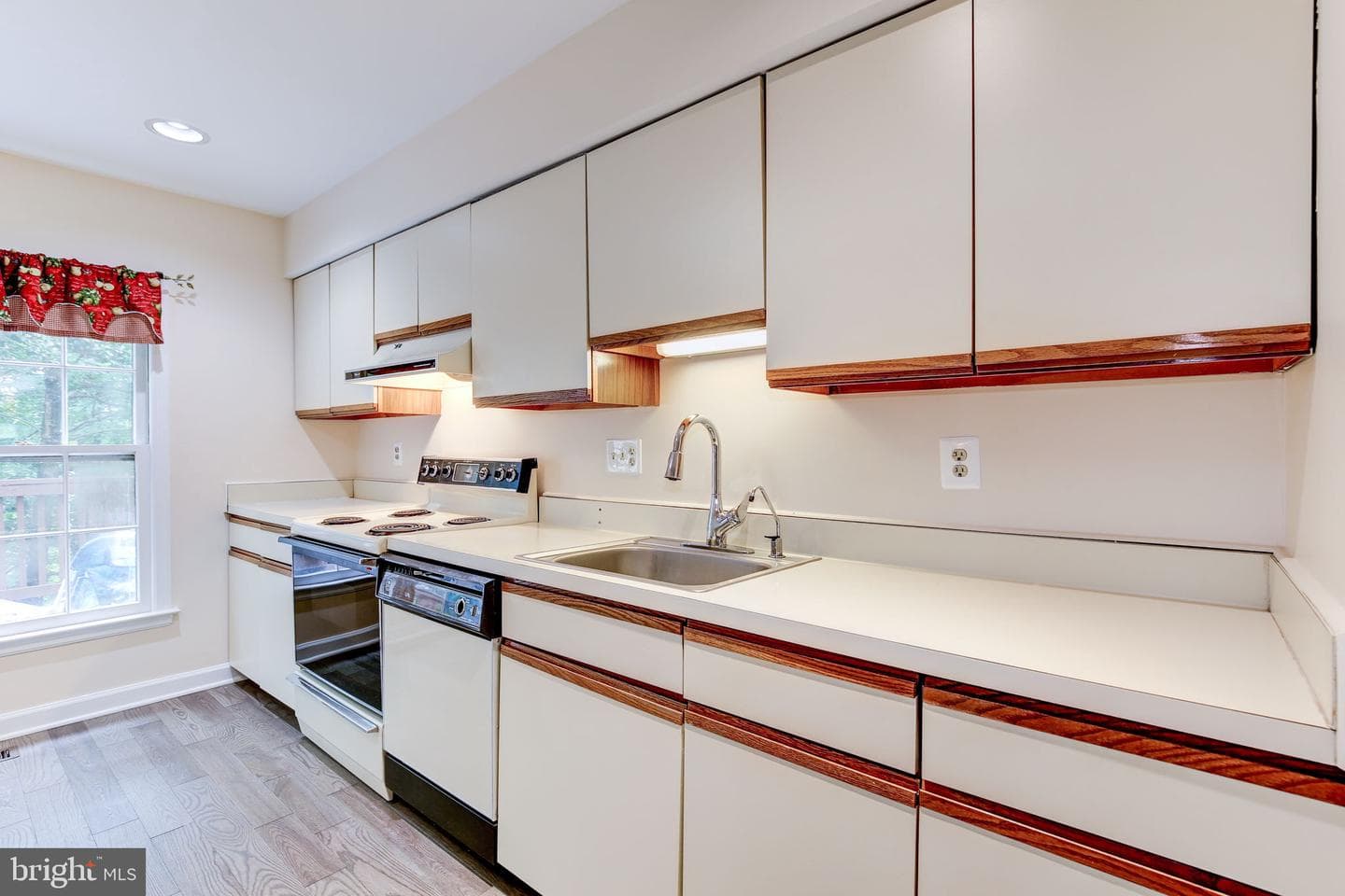 14523 Cambridge Circle photo 17