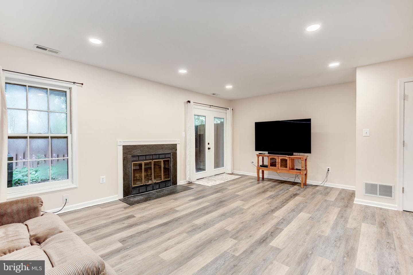 14523 Cambridge Circle photo 36