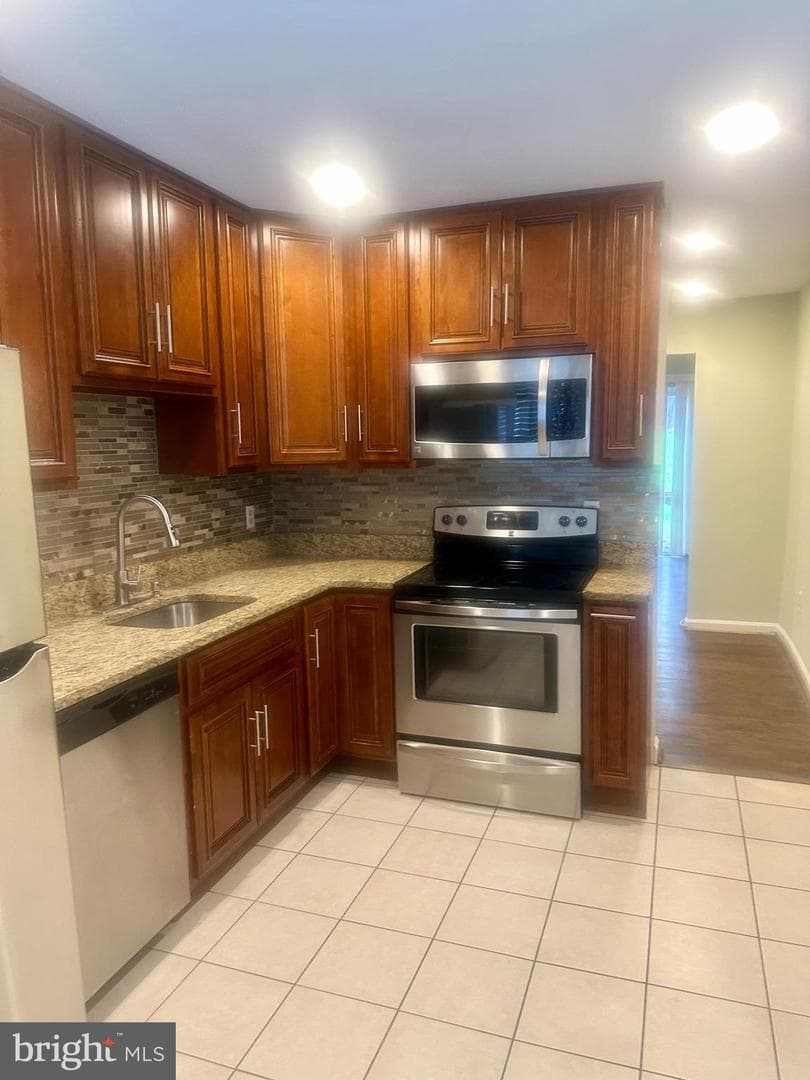 1547 Karen Boulevard photo 4