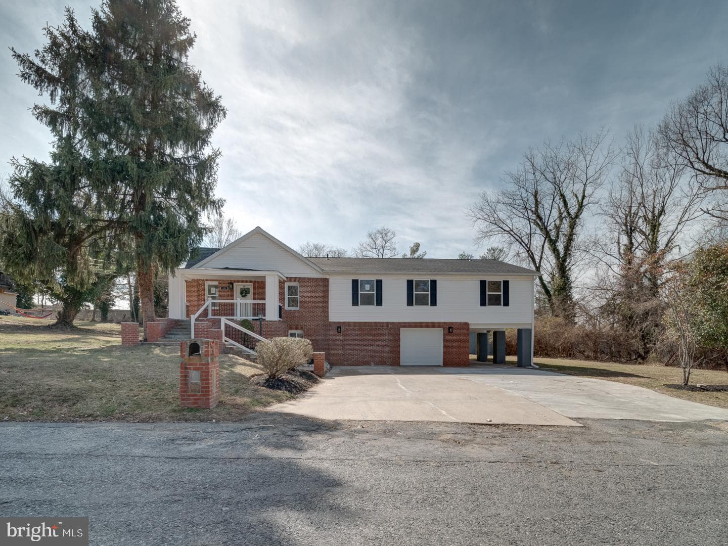 1501 Pine Grove photo 2