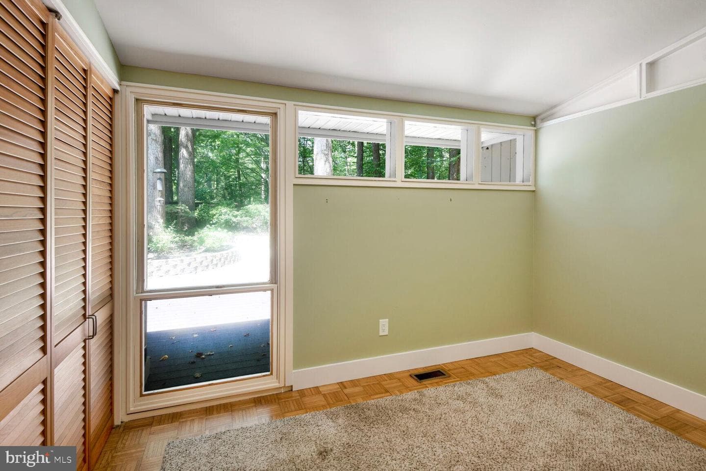 16300 Cambridge Court photo 13