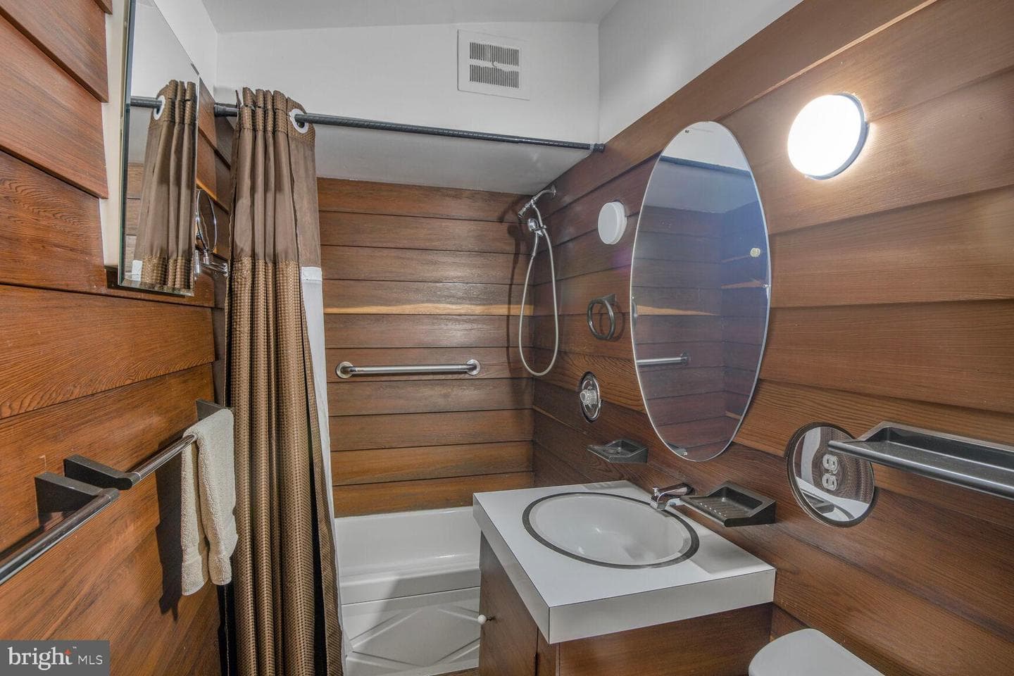 16300 Cambridge Court photo 15