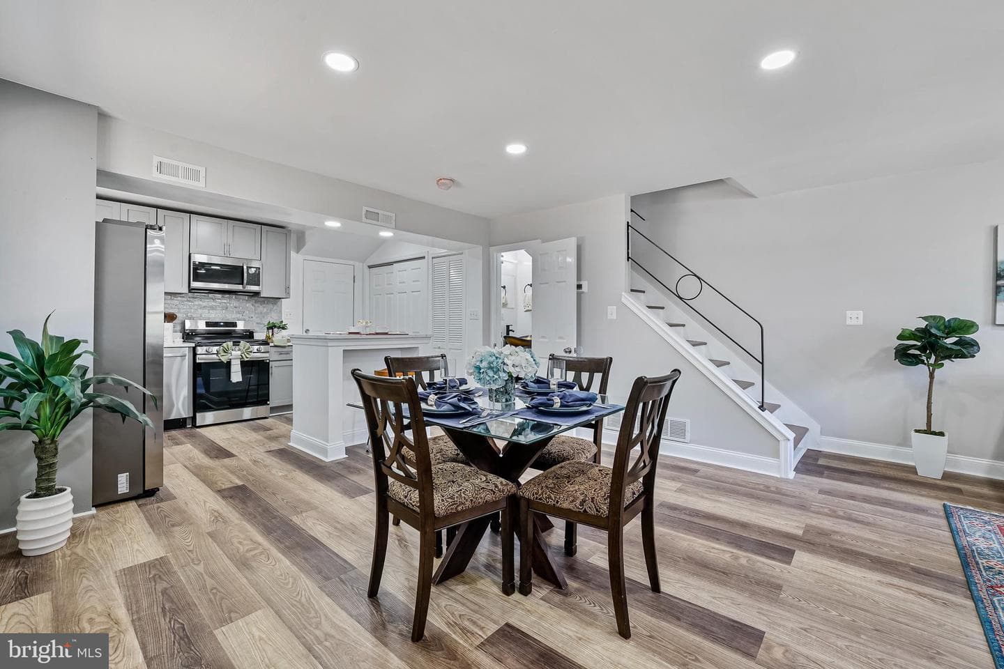 6011 Longfellow Street photo 8