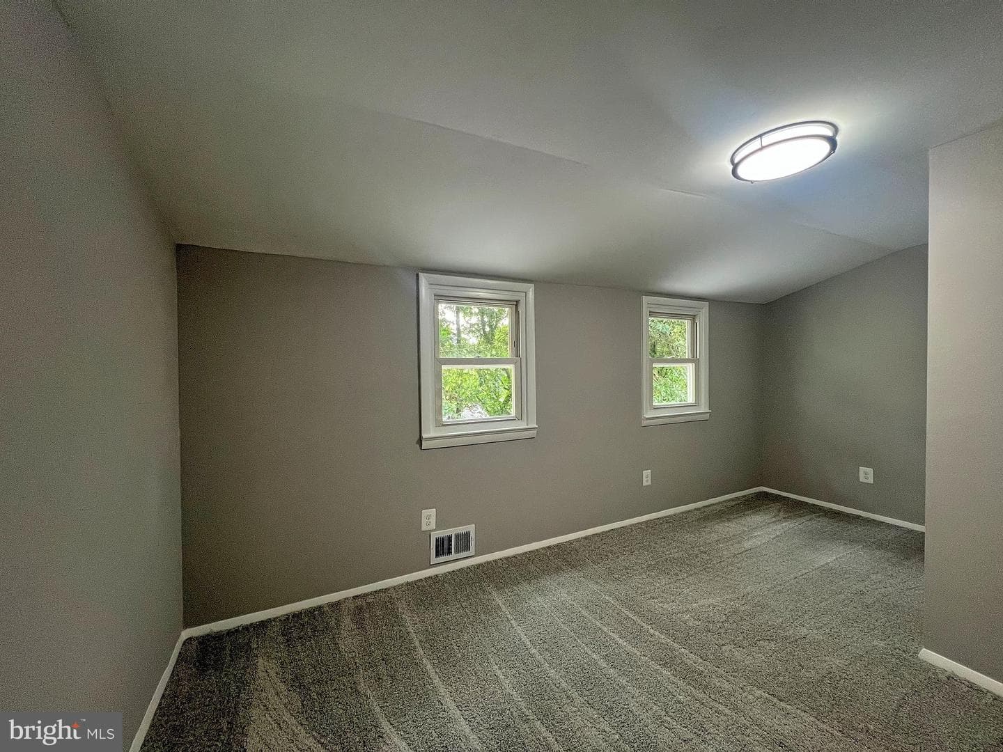 7118 Foster Street photo 15