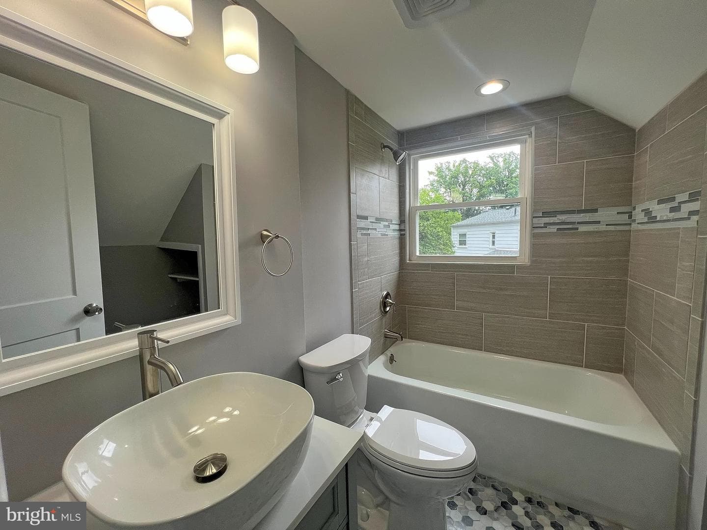 7118 Foster Street photo 16