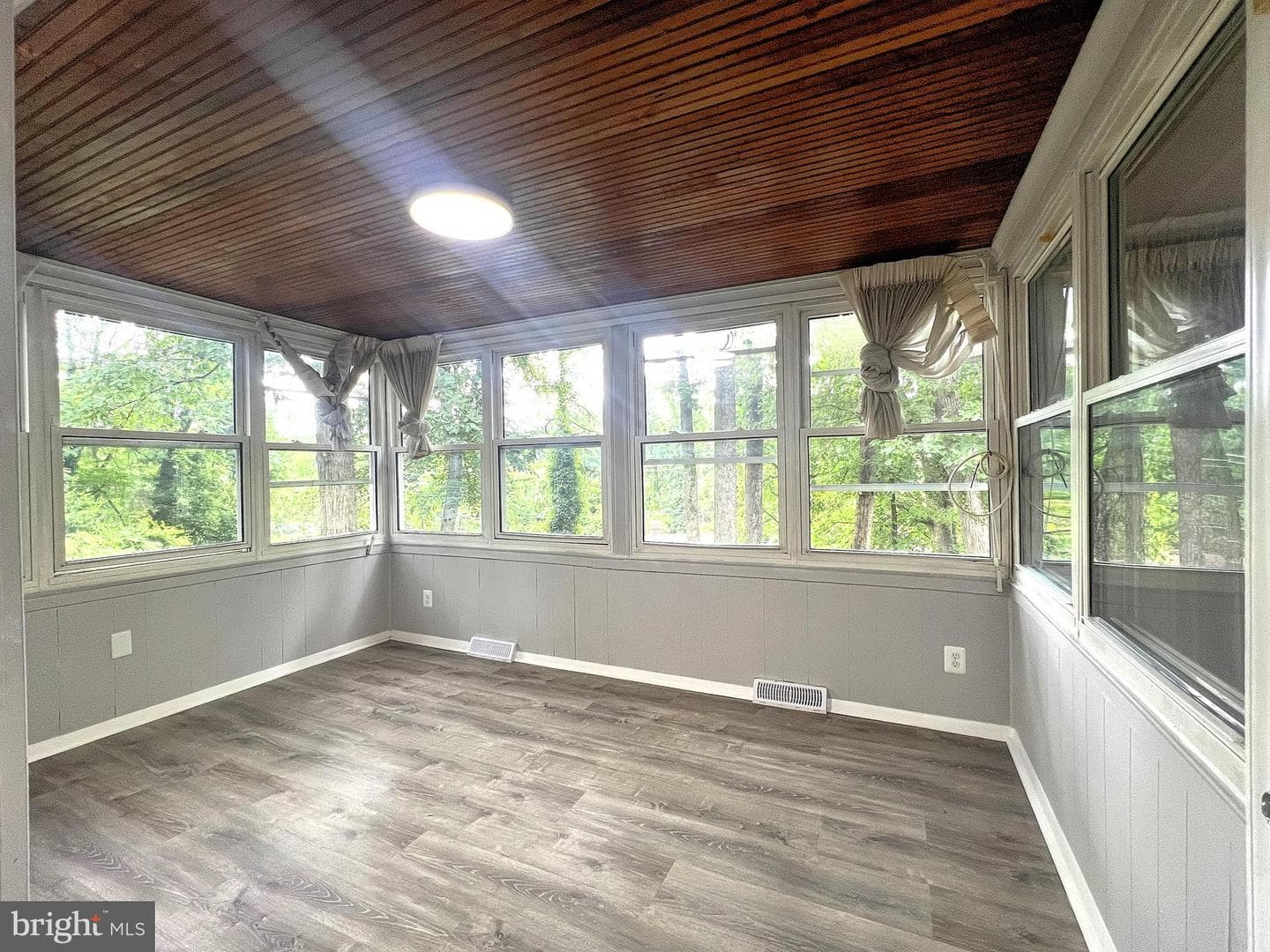 7118 Foster Street photo 7