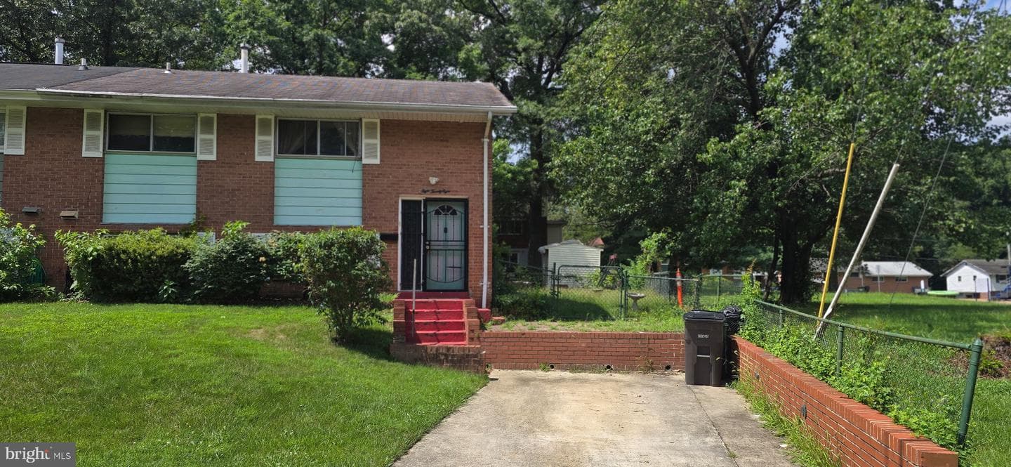 828 Booker Place photo 1