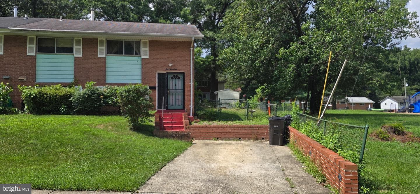 828 Booker Place photo 2