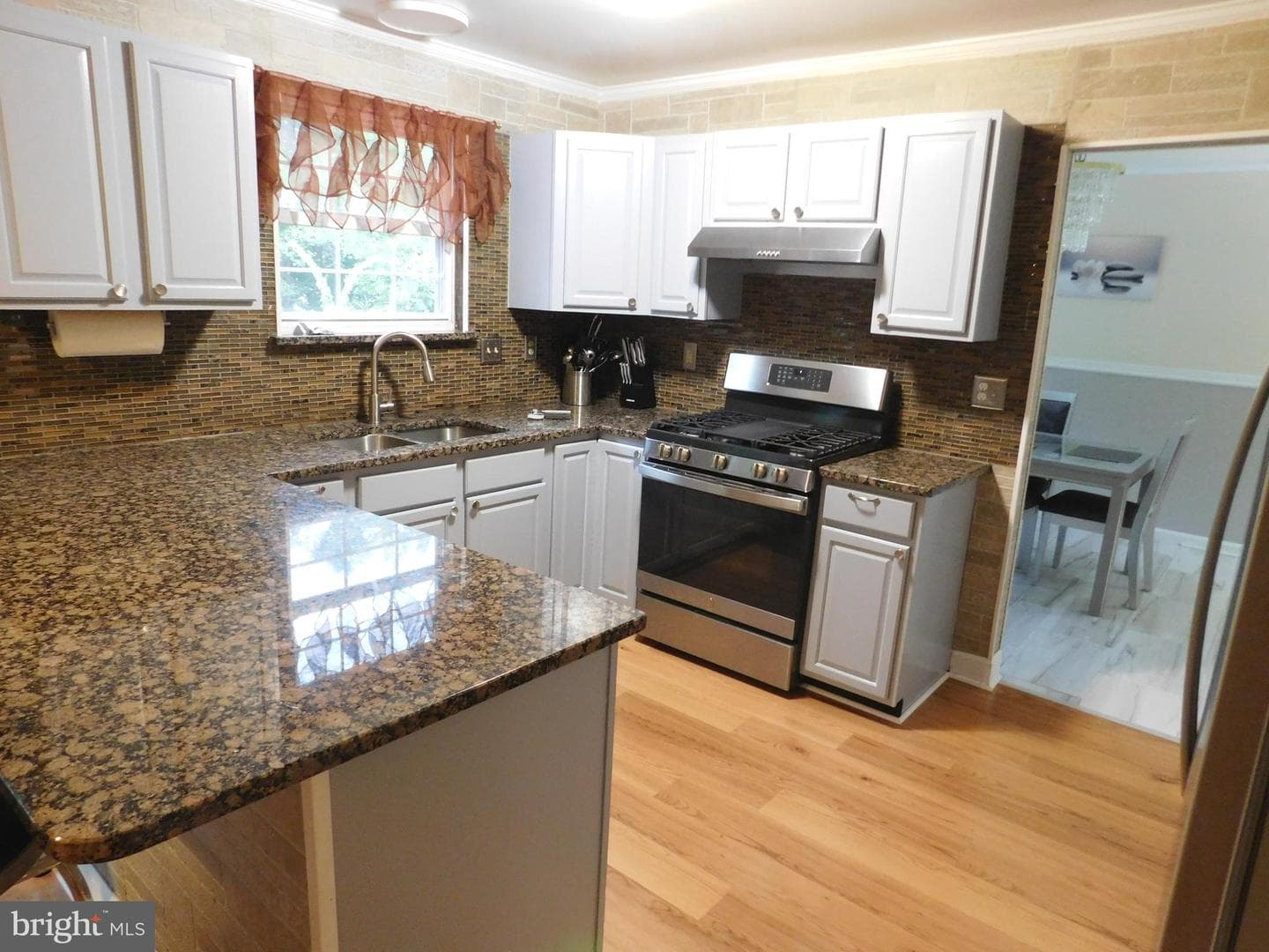 1712 Dennis Court photo 7