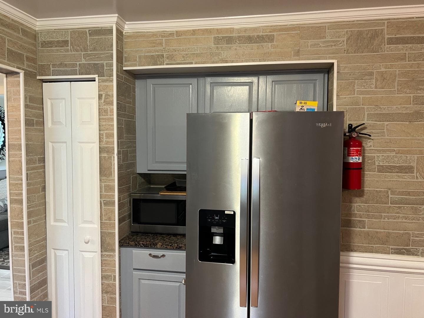 1712 Dennis Court photo 8