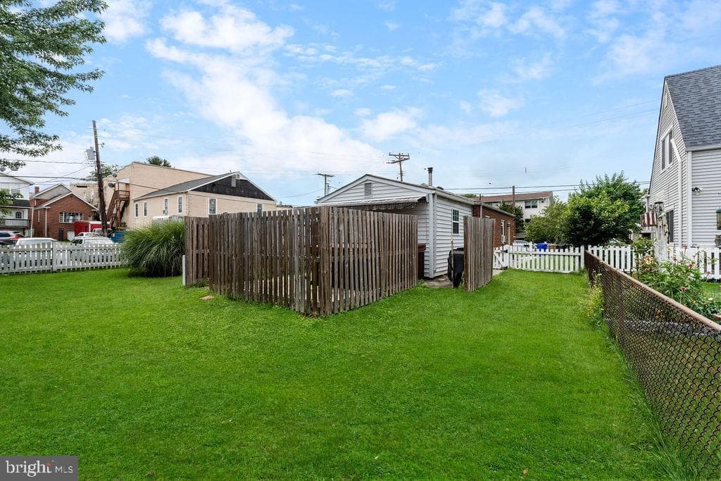 38 4th Street photo 23