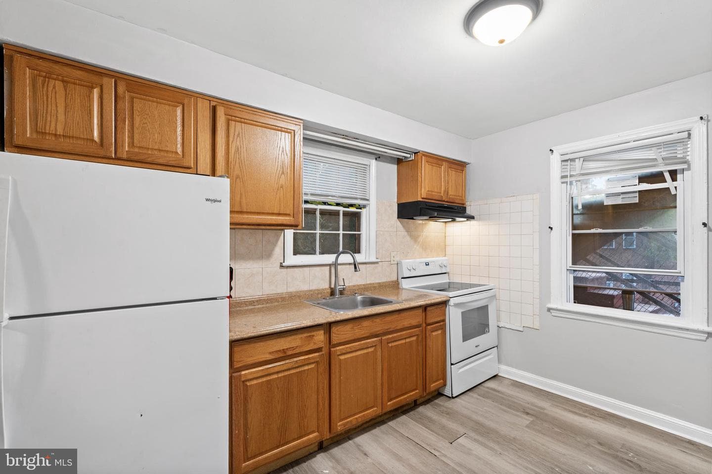 607 Larchmont Avenue photo 11
