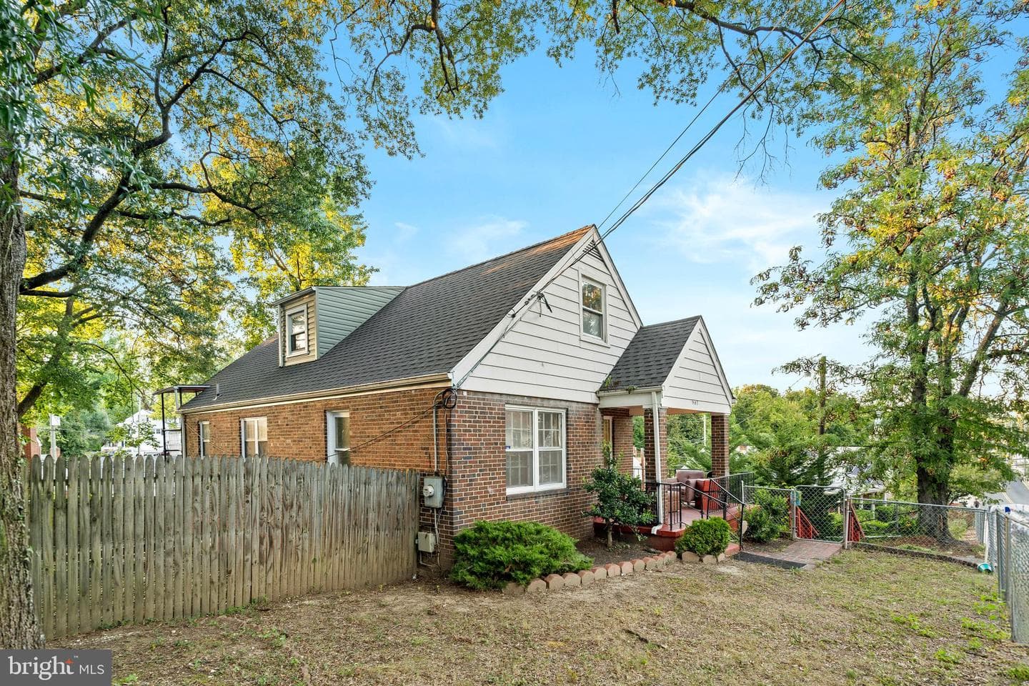 607 Larchmont Avenue photo 2