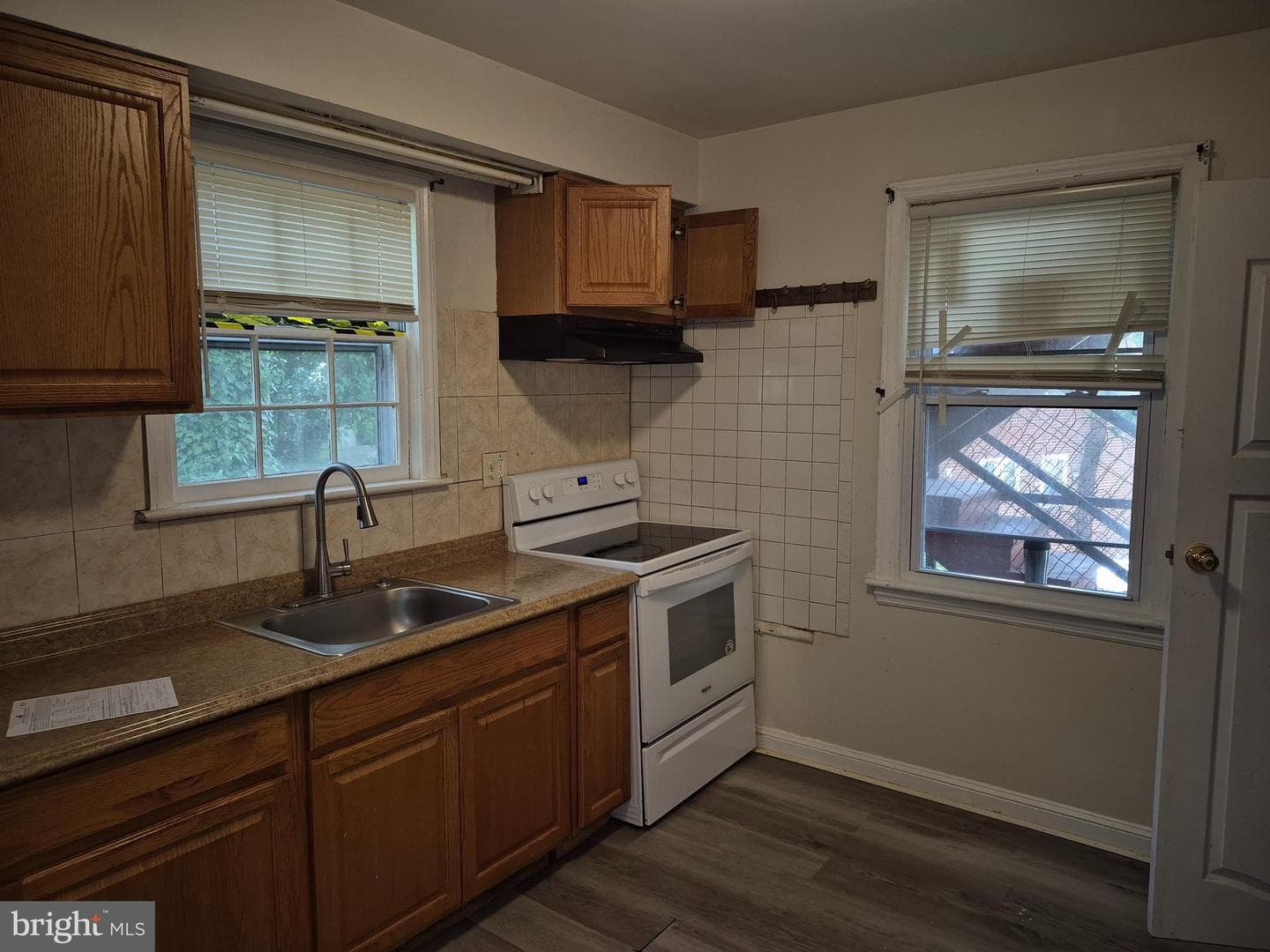 607 Larchmont Avenue photo 42
