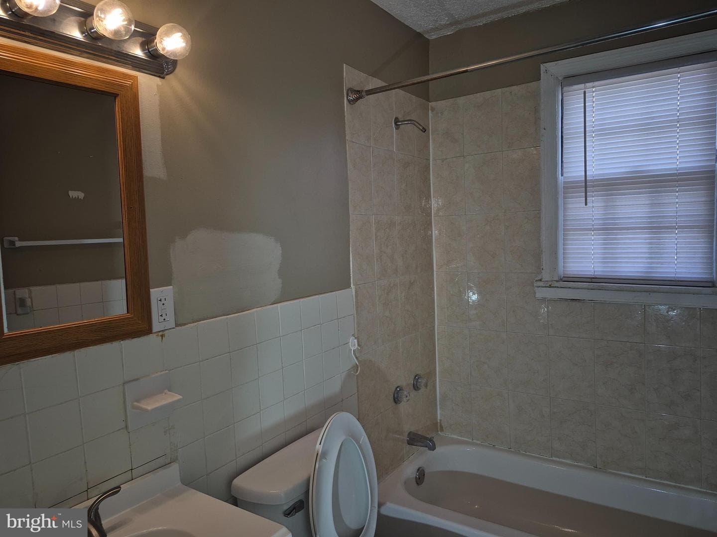 607 Larchmont Avenue photo 46