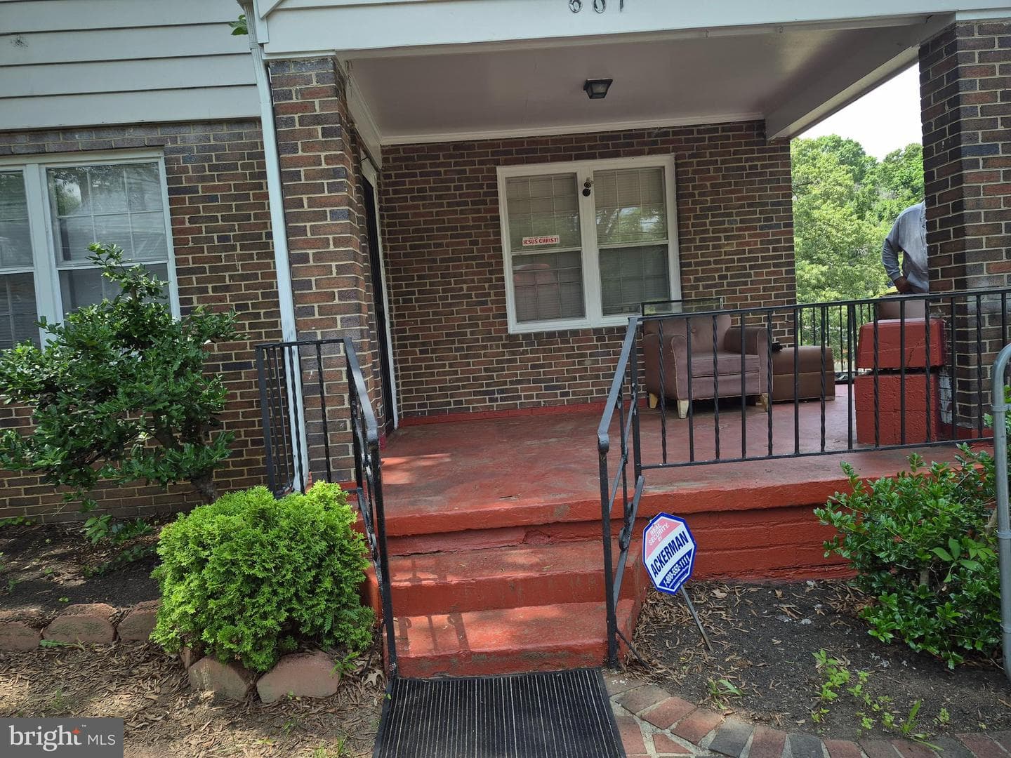 607 Larchmont Avenue photo 55
