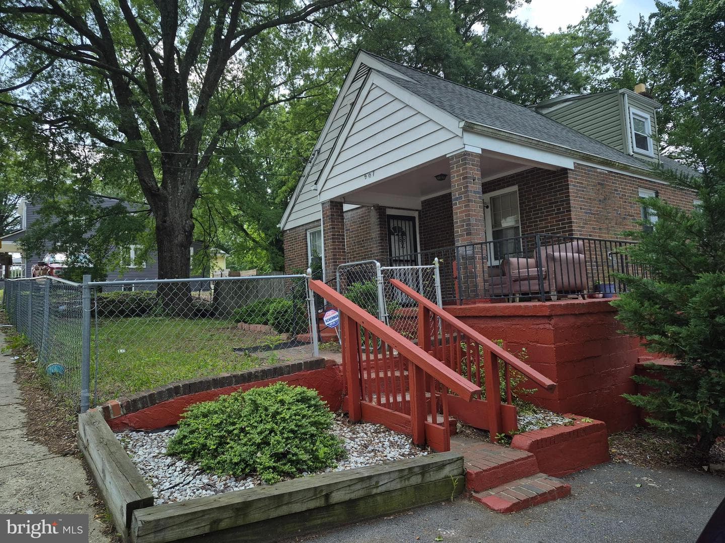 607 Larchmont Avenue photo 6
