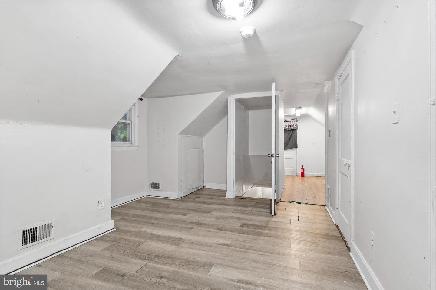607 Larchmont Avenue photo 63