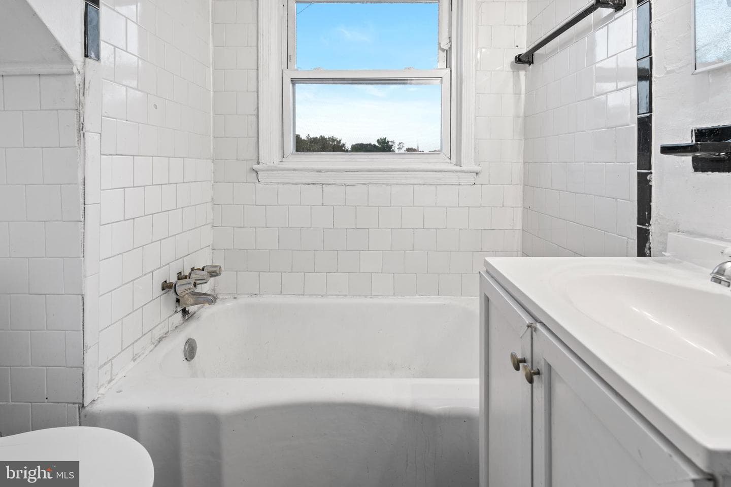 607 Larchmont Avenue photo 65