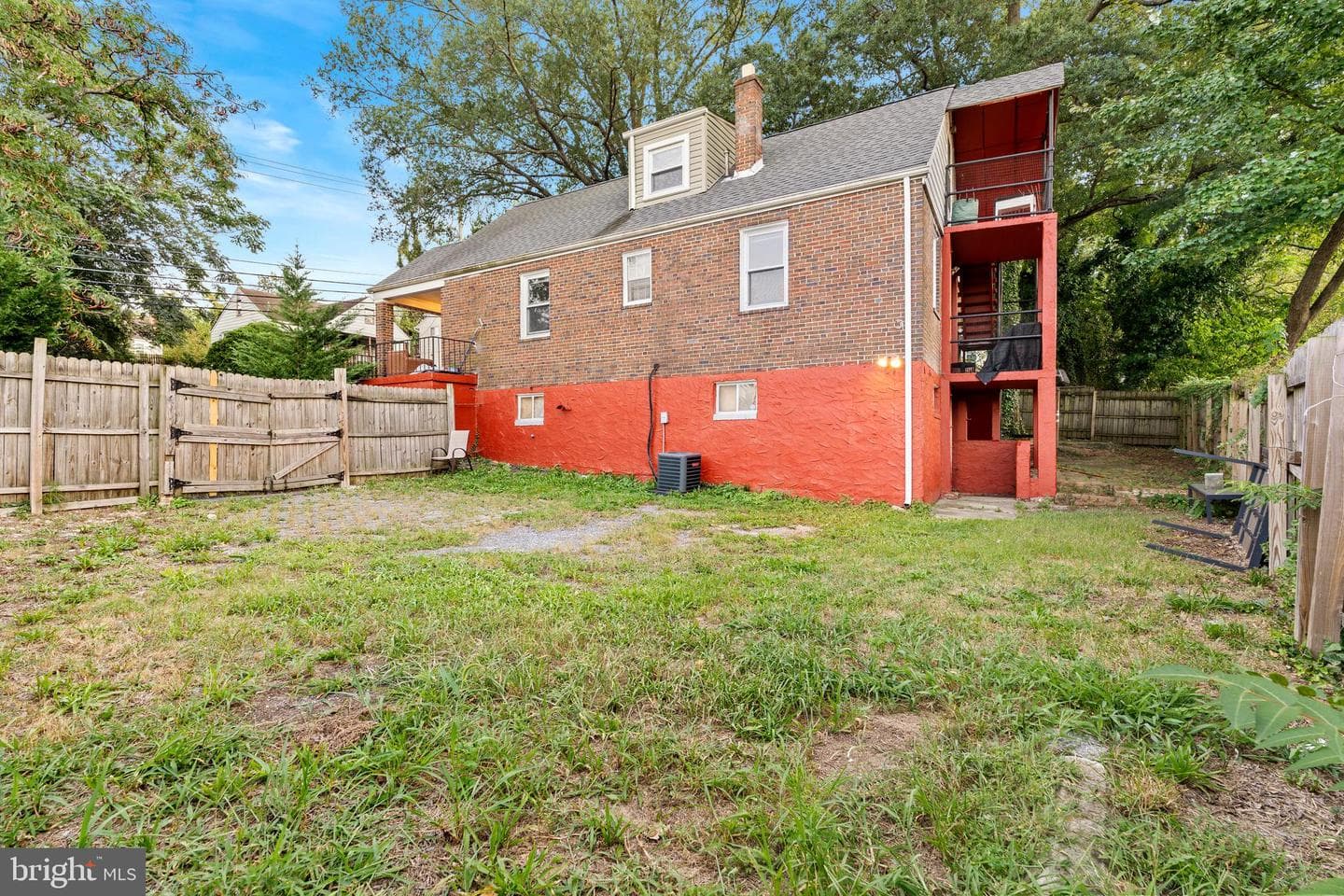 607 Larchmont Avenue photo 8